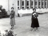 1979-wrzesien-przed-szkola-nina-strojecka-i-a-zawadzka
